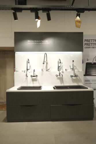 bathroom-fittings-display-counter